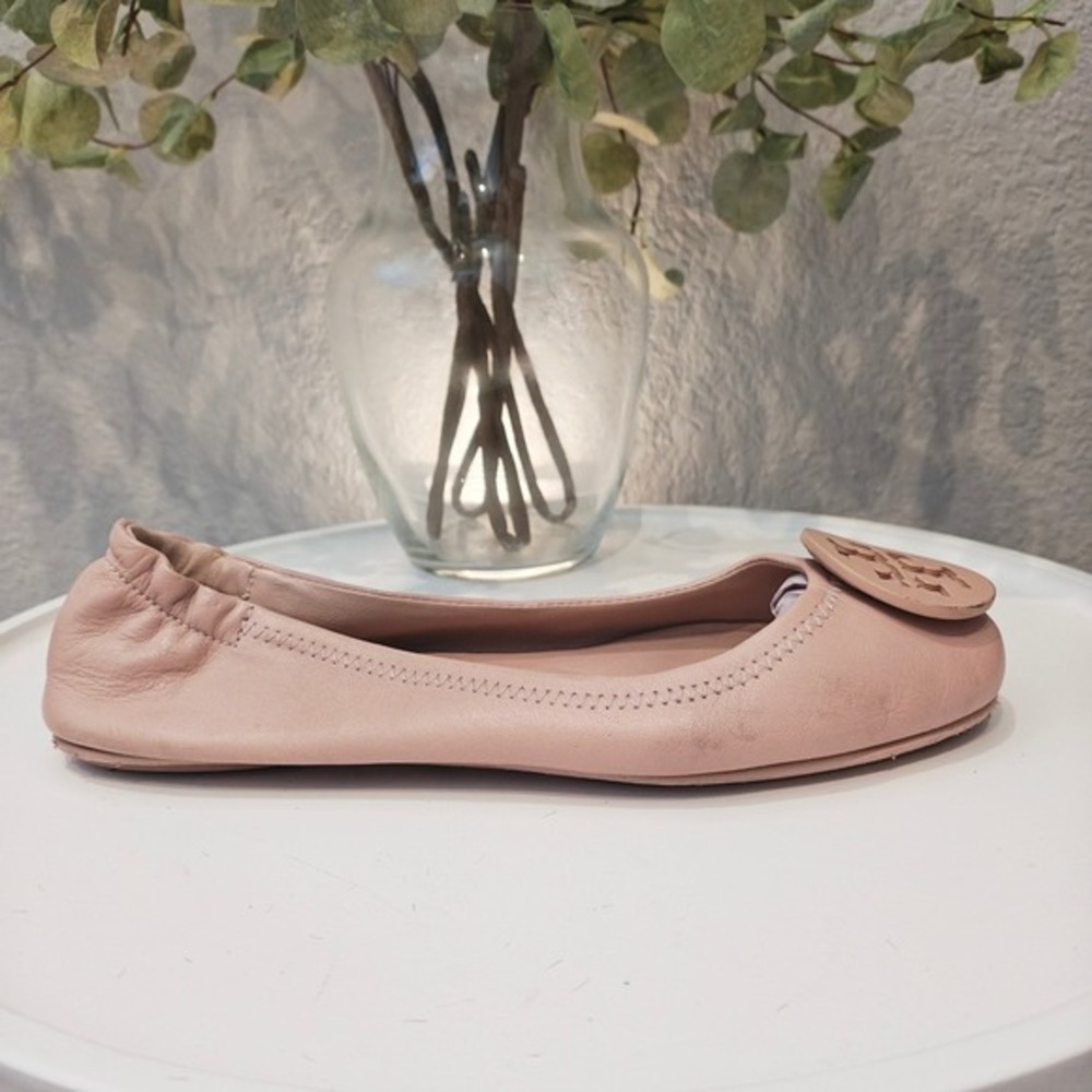 Tory Burch Minnie Travel‎ Ballet Flat Peach Light Beige Metal Logo 8.5 Excellent